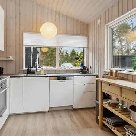 Amitola - 800m From The Sea By Interhome